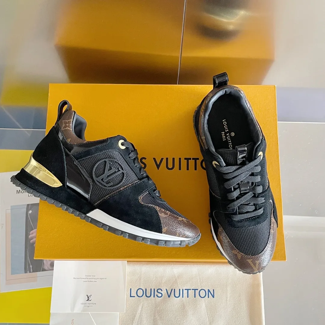 p640👟👟 LV Donkey Brand L Home Classic Series Run Away Casual Sneakers Original purchased, developed and manufactured. This Run Away sneaker is made of cow leather with classic Monogram canvas trim, and is decorated with a large LV Circle logo on one side. The technical outsole adopts an invisible heightening design, which is unique and equipped with eye-catching metal cushioning pads. Exquisite packaging at the delivery counter 🛍📦 ▪️ Fabric: Original customized first-layer cowhide + technical mesh ▪️ Inner lining: Imported breathable mesh ▪️ Sole: Original molded ultra-light foam + TPU material ▪️ Sole thickness: 3CM [increased by 6CM ▪️ Size: Women's 35-40🉑️Order 41/42 ▪️ Size: Men's 39-45
